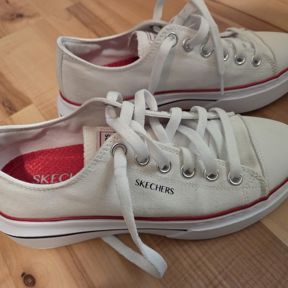 Skechers White and Red Low-Top Sneakers